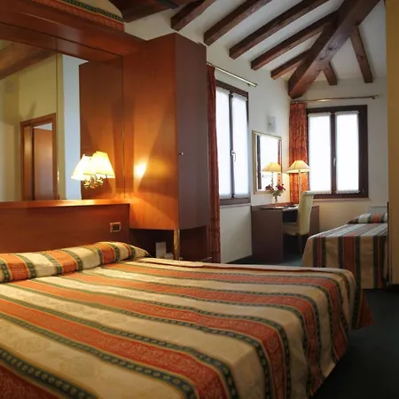 Otel Antico Moro 3*
