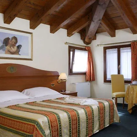 Hotel Antico Moro 3*
