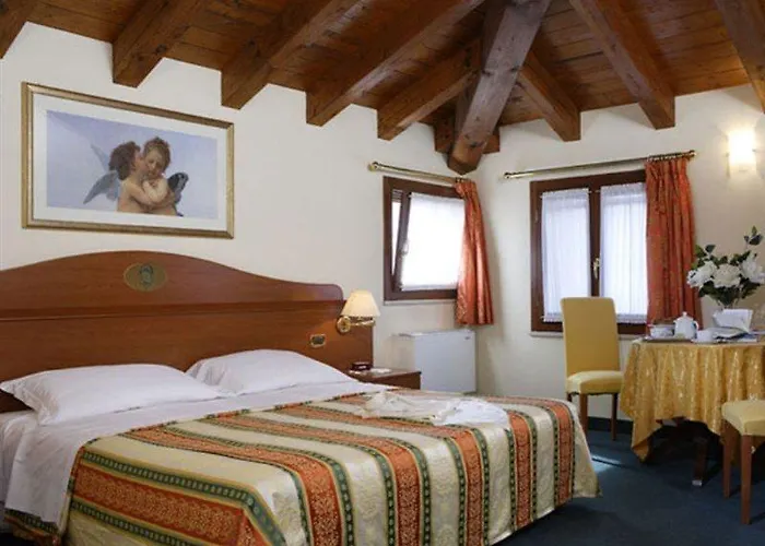 Hotel Antico Moro 3*