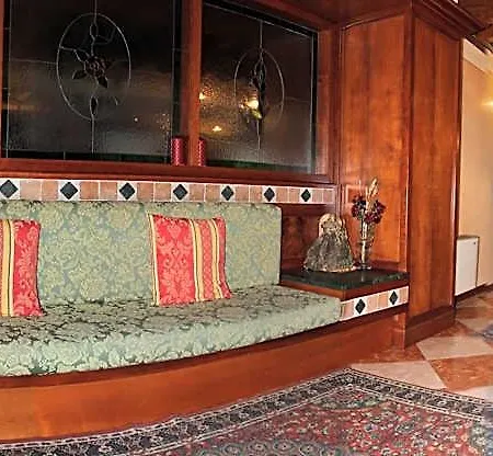 Antico Moro 3*